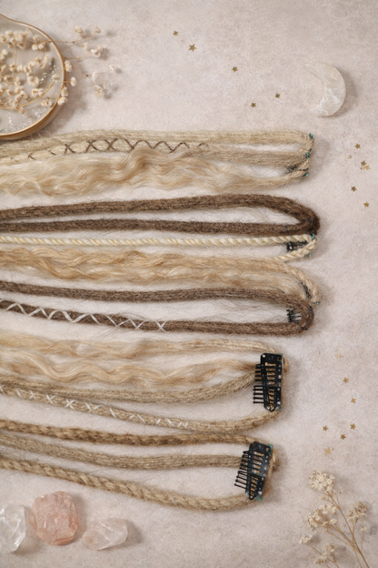 Blonde Melierte Clip-In Fake Dreads – Handgemachte Synthetische Dreadlock-Extensions
