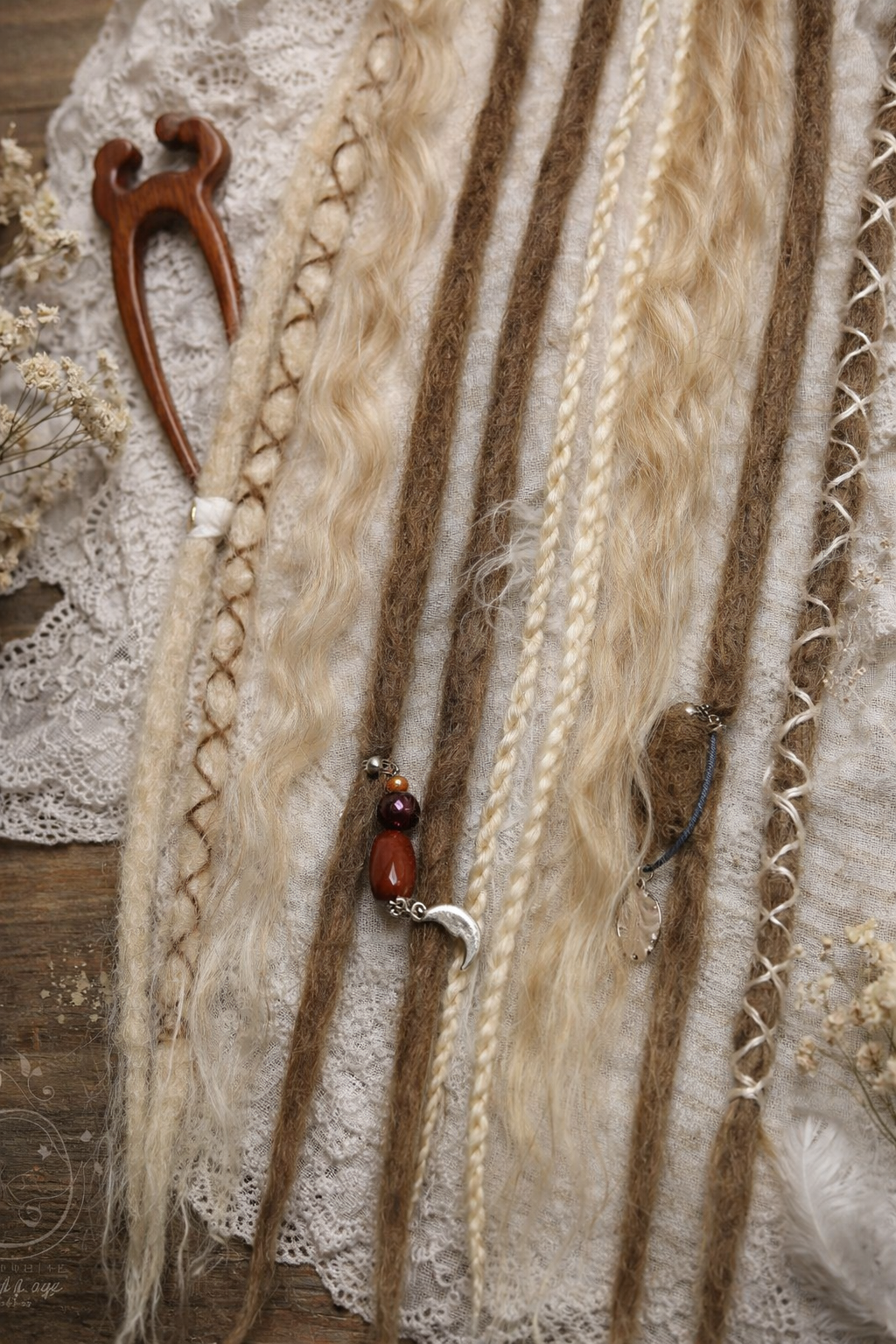 Blonde Melierte Clip-In Fake Dreads – Handgemachte Synthetische Dreadlock-Extensions