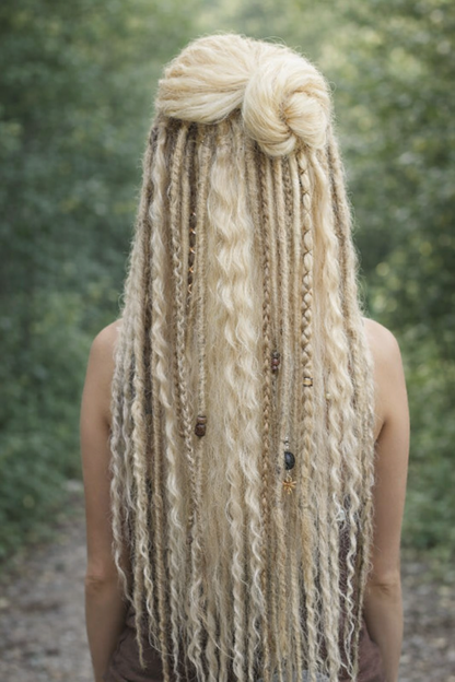 Blonde Melierte Clip-In Fake Dreads – Handgemachte Synthetische Dreadlock-Extensions