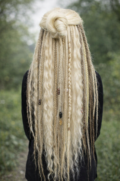 Blonde Melierte Clip-In Fake Dreads – Handgemachte Synthetische Dreadlock-Extensions