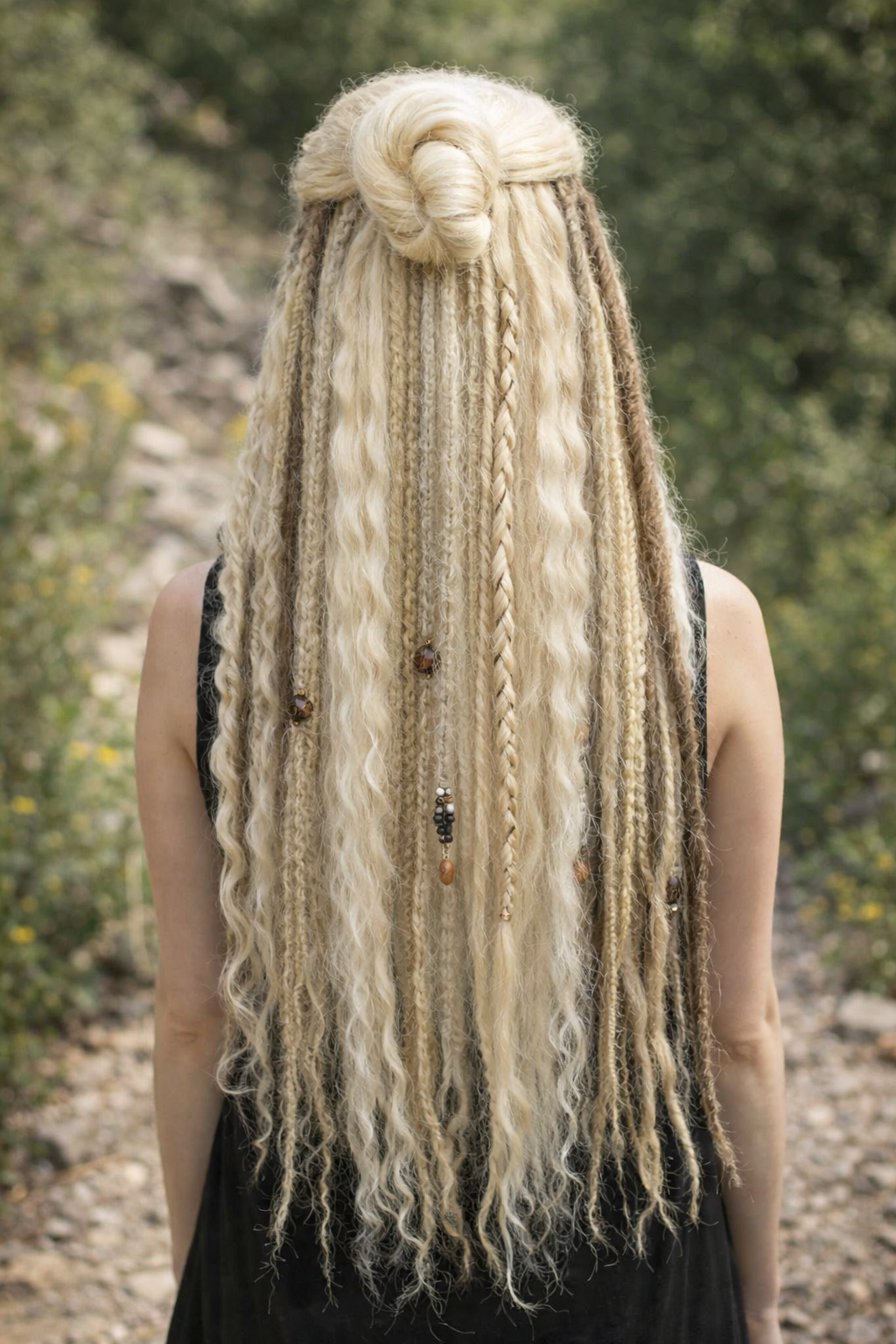 Blonde Melierte Clip-In Fake Dreads – Handgemachte Synthetische Dreadlock-Extensions
