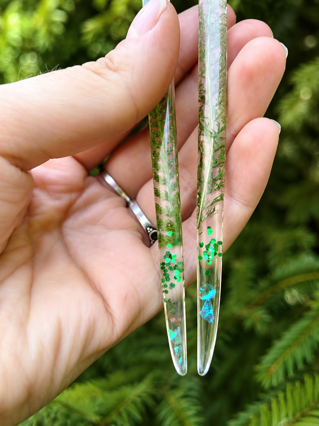 Epoxy Resin Hair Fork with Real Phlox Flower – Botanical Bun Holder for Dreads