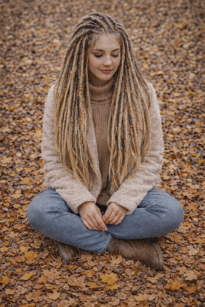 Dunkelblond/Hellblond Boho Kunst-Dreadlocks – doppelseitige Dreads mit Zöpfen