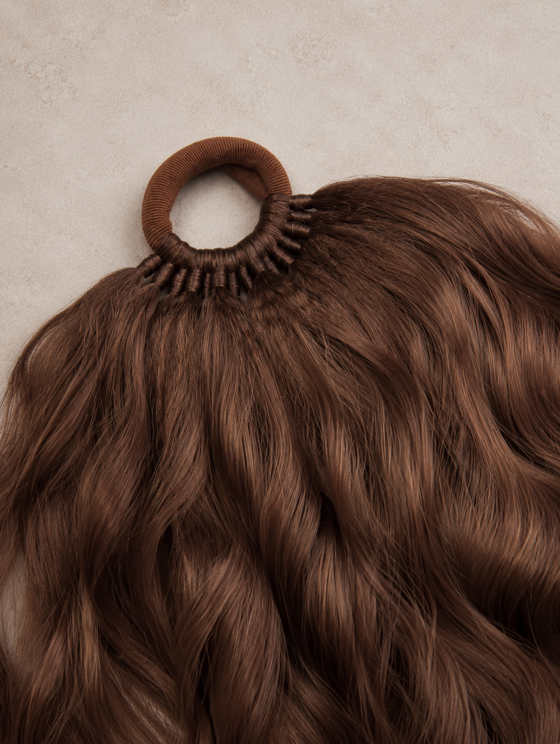 Forest Fake Dread Ponytail – Braun Grüne Dreadlock-Haarverlängerung an einem Gummiband
