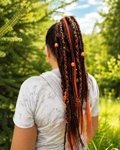Rotbrauner Fake Dread Ponytail – Hexenartiges Dreadlock-Haarteil mit Gummiband