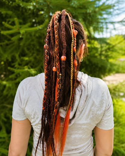 Rotbrauner Fake Dread Ponytail – Hexenartiges Dreadlock-Haarteil mit Gummiband