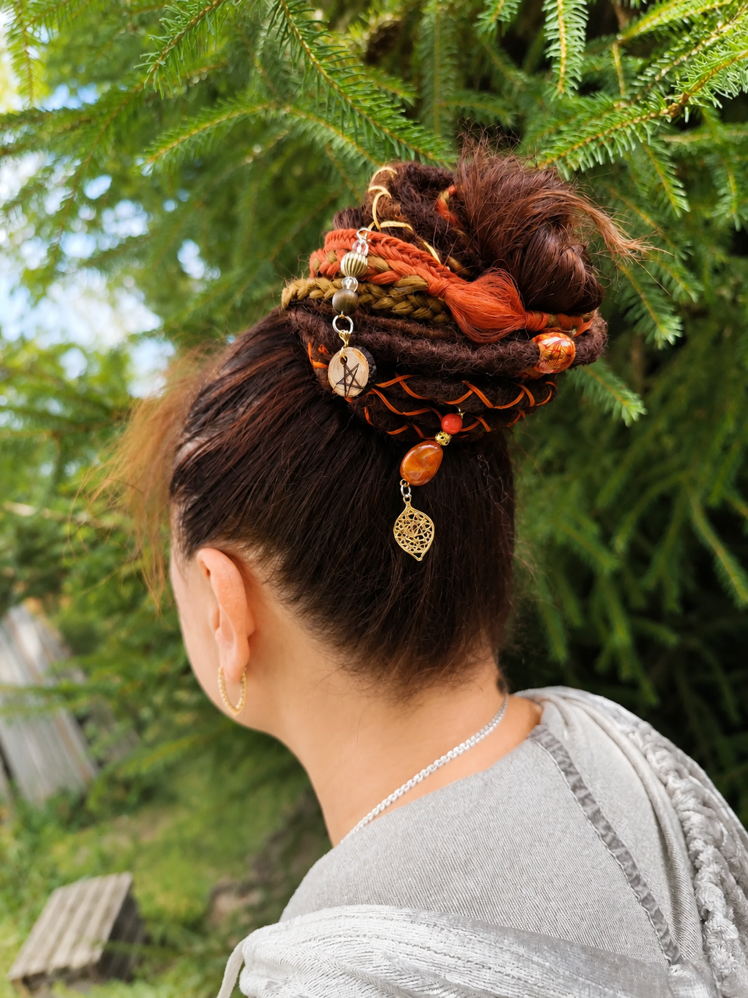 Rotbrauner Fake Dread Ponytail – Hexenartiges Dreadlock-Haarteil mit Gummiband