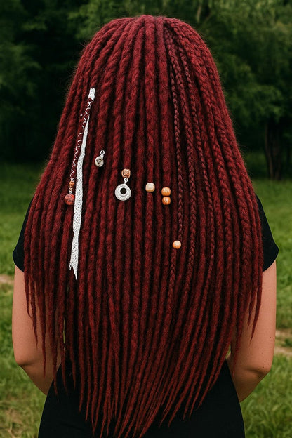 Einzigartige schwarze und rote Ombre-Häkel-Dreads und Zöpfe