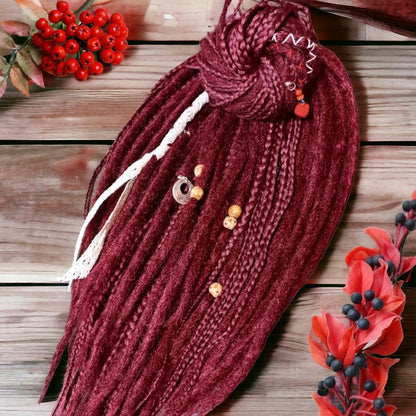 Einzigartige schwarze und rote Ombre-Häkel-Dreads und Zöpfe
