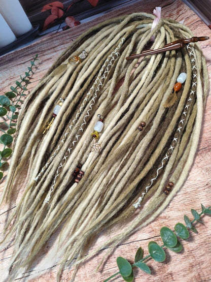 Boho Chic Dirty und Dark Blond Double Ended Synthetic Dreads - Vielseitige Dreadlock-Extensions mit lockeren Locken