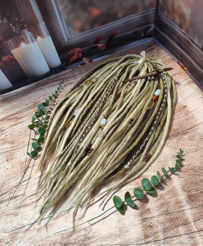 Boho Chic Dirty und Dark Blond Double Ended Synthetic Dreads - Vielseitige Dreadlock-Extensions mit lockeren Locken