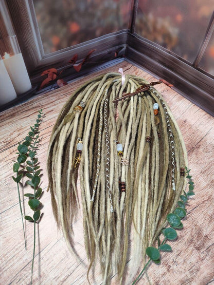 Boho Chic Dirty und Dark Blond Double Ended Synthetic Dreads - Vielseitige Dreadlock-Extensions mit lockeren Locken