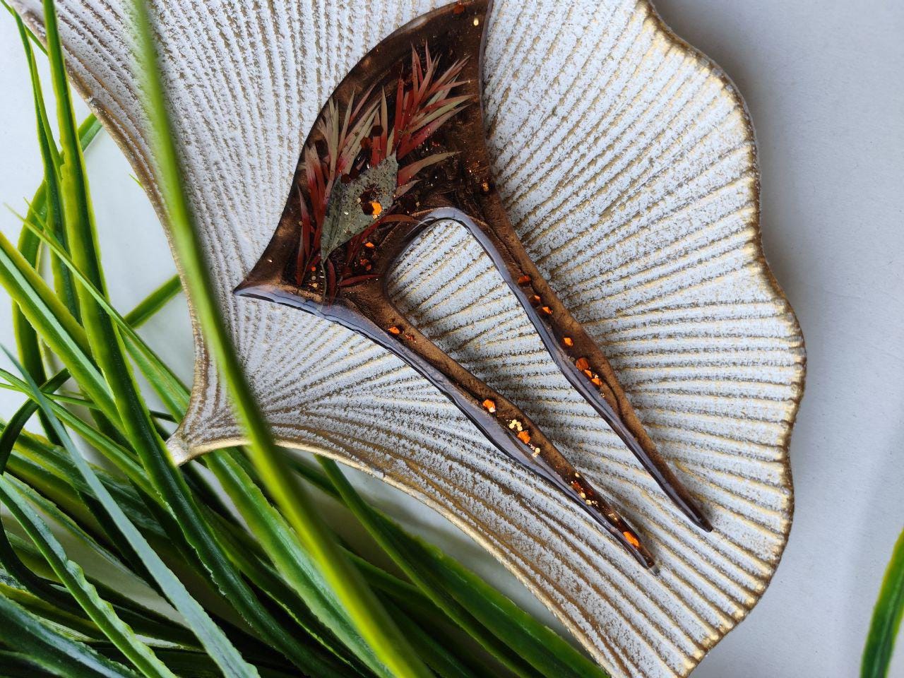 Rustic Hair Accessories: Dried Flower Hair Forks in Brown Resin - Whimsical Barrette