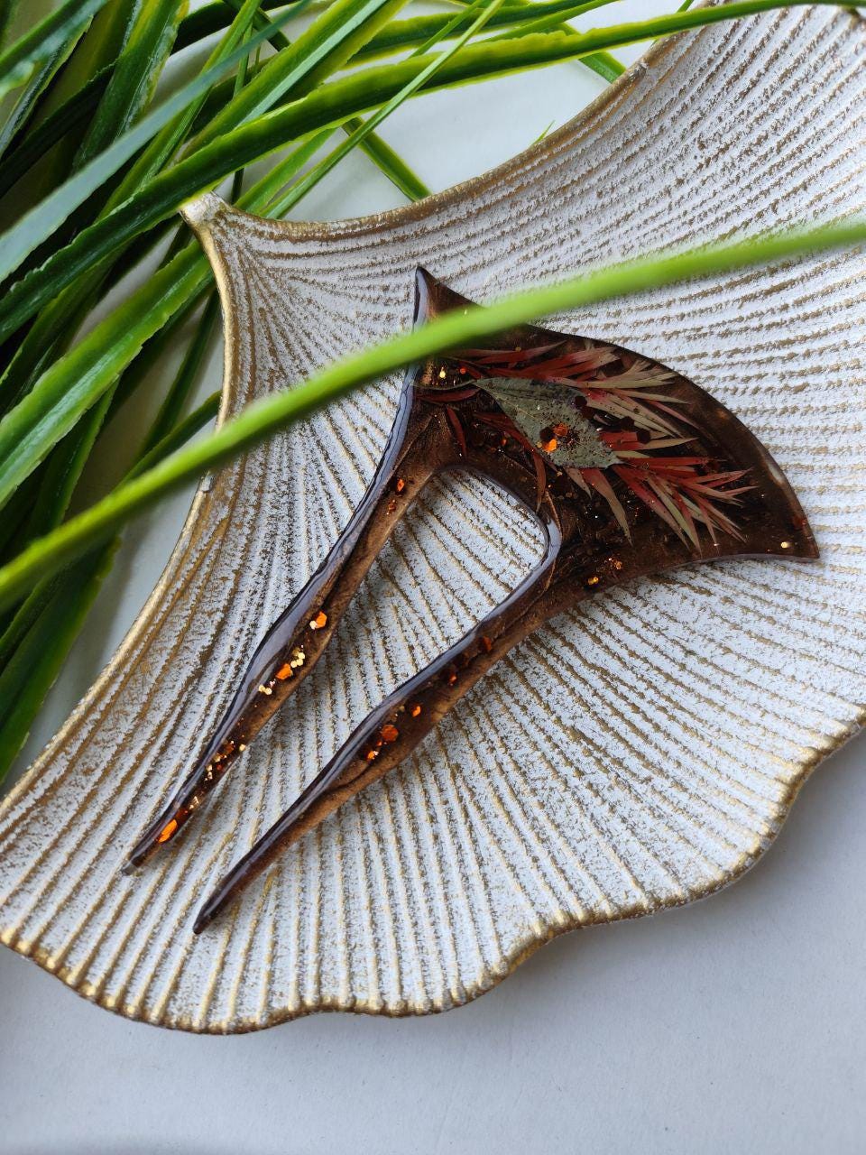 Rustic Hair Accessories: Dried Flower Hair Forks in Brown Resin - Whimsical Barrette