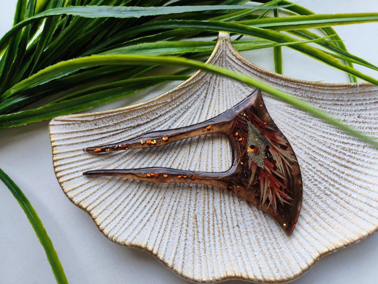 Rustic Hair Accessories: Dried Flower Hair Forks in Brown Resin - Whimsical Barrette