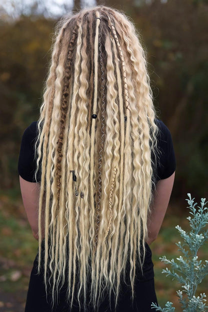 Weizenblond, Sandblond, Dunkelblond Boho Fake Dreads – Double Ended Synthetic Dreads