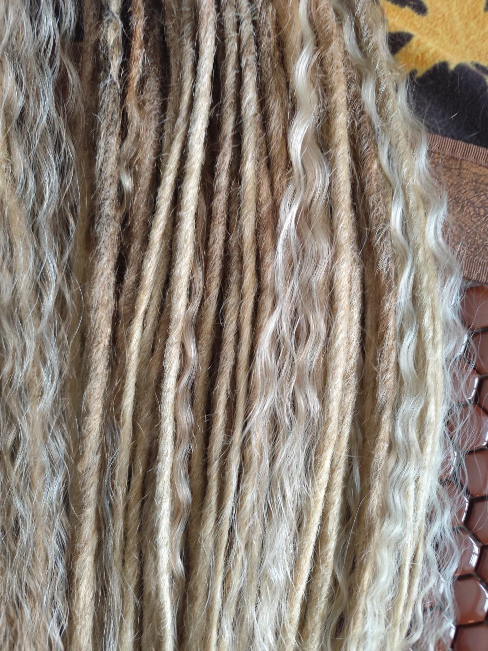 70 cm Sandy Blonde Ombre Dreadlock Extensions with Loose Curls