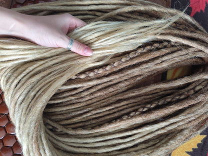 70 cm Sandy Blonde Ombre Dreadlock Extensions – Boho Synthetic Dreads