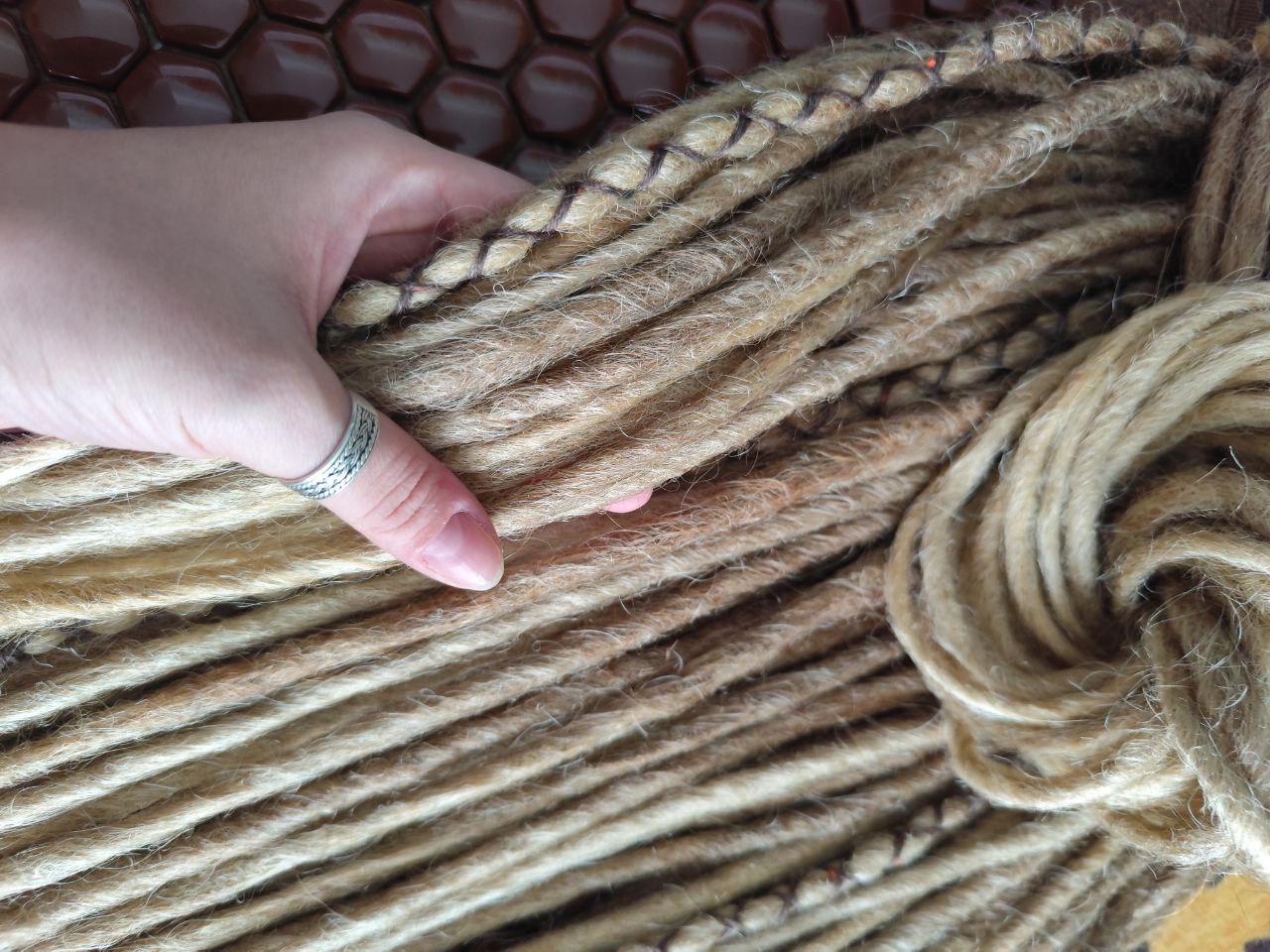 70 cm Sandy Blonde Ombre Dreadlock Extensions – Boho Synthetic Dreads