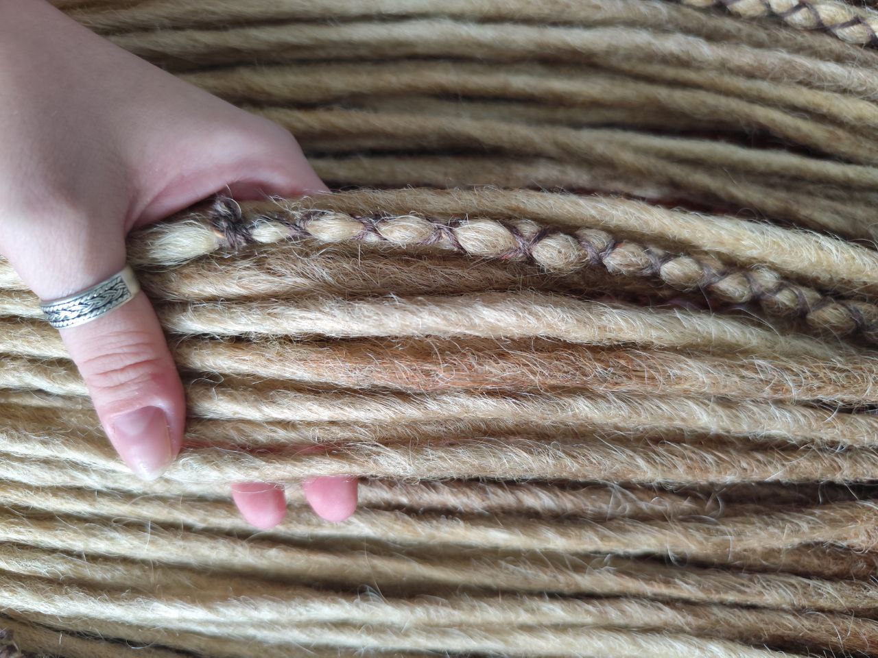70 cm Sandy Blonde Ombre Dreadlock Extensions – Boho Synthetic Dreads