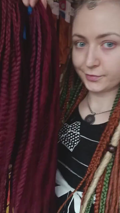 Einzigartige schwarze und rote Ombre-Häkel-Dreads und Zöpfe