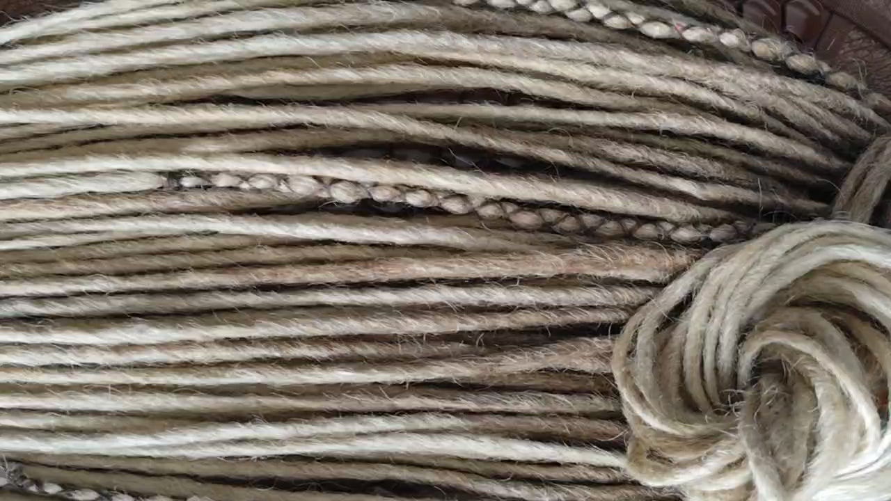 70 cm Sandy Blonde Ombre Dreadlock Extensions – Boho Synthetic Dreads