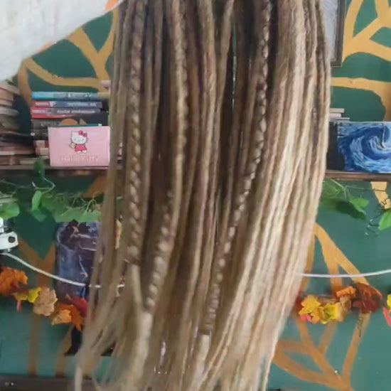 70 cm Sandy Blonde Ombre Dreadlock Extensions – Boho Synthetic Dreads