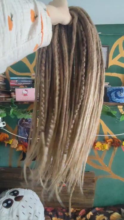 70 cm Sandy Blonde Ombre Dreadlock Extensions – Boho Synthetic Dreads